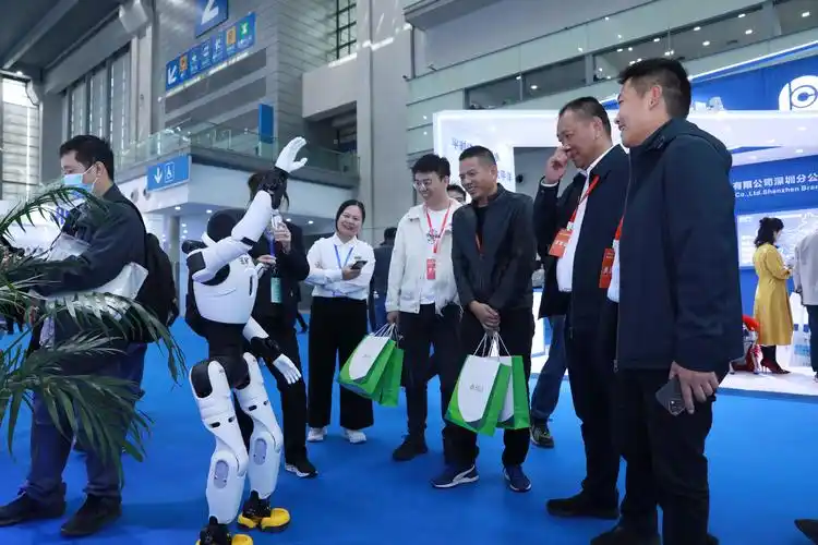 多场景服务机器人普惠化与劳动力缺口补位深度研究报告